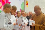  Hòa thượng Thích Chơn Tịnh trao học bổng đến Ni sinh Học viện Phật giáo VN tại Huế