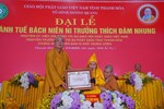 Trưởng lão Hòa thượng Thích Thanh Nhiễu trao Bằng tuyên dương công đức của GHPGVN đến Ni trưởng Thích Đàm Nhung nhân lễ khánh tuế bách niên