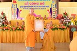 Thượng tọa Thích Trí Thọ trao quyết định bổ nhiệm Ni sư Thích nữ Linh Đạm trụ trì chùa Toàn Phước
