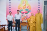 Ông Nguyễn Duy Tân, Giám đốc Sở Dân tộc và Tôn giáo TP.HCM thăm và chúc mừng Phật đản đến Trưởng lão Hòa thượng Thích Thiện Nhơn