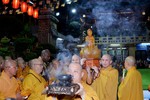 Lễ cung rước kiệu kim thân tôn tượng Đức Phật sơ sinh từ tổ đình Ấn Quang về lễ đài chính của Phật giáo TP.HCM - Việt Nam Quốc Tự - Ảnh: Bảo Toàn/BGN