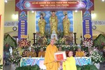Thượng tọa Thích Tĩnh Triệt trao quyết định bổ nhiệm trụ trì chùa Tân Phước đến Đại đức Thích Huệ Nghiêm
