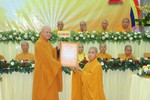  Thượng tọa Thích Huệ Đức trao quyết định bổ nhiệm trụ trì chùa Thiên Quang đến Đại đức Thích Thiện Hỷ
