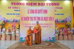 Thượng tọa Thích Minh Tiến trao quyết định bổ nhiệm trụ trì tịnh xá Ngọc Sơn II đến Đại đức Thích Minh Kính 
