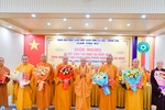 Chư tôn đức đại diện 7 Ban Trị sự GHPGVN huyện, thành phố thuộc GHPGVN tỉnh nhận hoa tri ân