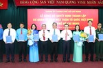 Lãnh đạo Thành ủy TP.HCM chúc mừng Ban Thường trực Ủy ban MTTQVN TP.HCM - Ảnh: MTTQVN TP