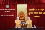 Hòa thượng Thích Quảng Tùng trao tịnh tài trợ duyên Tăng Ni sinh Học viện trong mùa An cư kiết hạ