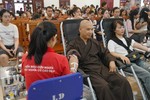 Nhiều vị Tăng, Ni tham gia hiến máu tại chương trình