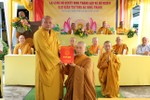 Đại đức Thích Thiện Thức trao quyết định bổ nhiệm trụ trì tịnh xá Ngọc Thanh