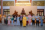 Trưởng lão Hòa thượng Thích Thiện Nhơn trao quà Vu lan tại chùa Quốc Ân Khải Tường