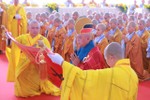 Đại diện Ban Tổ chức cung an chức sự Hội đồng Thập sư Tăng