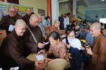Chư Ni các tự viện TP.HCM, tỉnh Đồng Nai trao quà đến bà con khó khăn tại TP.Đà Nẵng