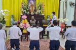 Dâng hương tưởng niệm Hòa thượng Thích Minh Châu tại thiền viện Vạn Hạnh - Ảnh: Ban TTTT GĐPT TP.HCM