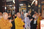 Đoàn lễ Phật tại chánh điện chùa Vĩnh Nghiêm