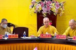 Thượng tọa Thích Lệ Lạc chủ tọa phiên họp