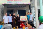 Phật giáo Q.Gò Vấp và chùa Vĩnh Quang trao tặng nhà tình thương tại Sóc Trăng