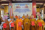 Thượng tọa Thích Lệ Lạc, Trưởng ban Trị sự GHPGVN tỉnh Vĩnh Long trao quyết định chuẩn y nhân sự đến thành viên Ban Trị sự GHPGVN H.Tam Bình, nhiệm kỳ 2021-2026