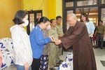 Chùa Vĩnh Nghiêm trao tặng quà Tết đến bà con khó khăn trên địa bàn Q.3
