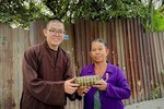 Tu viện Khánh An trao tặng những đòn bánh tét yêu thương