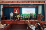 Hòa thượng Thích Giác Trí trao tặng các suất học bổng đến học sinh nghèo