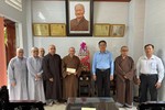 Ban Tôn giáo TP.HCM chúc mừng Phật đản đến Tăng Ni quận 3
