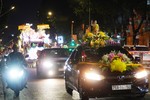 Đoàn xe hoa diễu hành quanh các tuyến đường trên địa bàn Q.Gò Vấp (TP.HCM) kình mừng Phật đản Phật lịch 2569