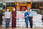 Chùa Phổ Minh trao tặng 10 tấn gạo đến Ủy ban MTTQVN quận 5 và Ủy ban MTTQVN phường 1, quận 5