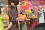 Phật giáo quận 6 trao tặng quà cho người dân ở tỉnh Thừa Thiên Huế và Quảng Trị vui xuân đón tết 
