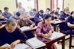 30 thí sinh tham gia kỳ thi, trong đó có nhiều Phật tử trẻ tham dự kỳ thi tuyển vào lớp dịch thuật Hán - Nôm Huệ Quang