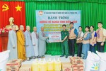 Ban Văn hóa GHPGVN H.Bình Chánh trao bảng tượng trưng tặng 50 phần quà đến học sinh có hoàn cảnh khó khăn thuộc Đồn Biên phòng Cần Thạnh