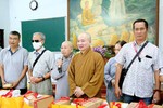 Chùa Phước Viên, tu viện Tường Vân tặng quà đến người khiếm thị và trao học bổng Nguyễn Hữu Thọ