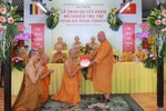 Hòa thượng Thích Giác Pháp trao quyết định bổ nhiệm trụ trì tịnh xá Ngọc Chánh đến Đại đức Thích Minh Phú