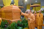 Đức Pháp chủ GHPGVN tưởng niệm Trưởng lão Hòa thượng Thích Thiện Tánh, Phó Chủ tịch Hội đồng Trị sự, Cố vấn Ban Trị sự GHPGVN TP.HCM tân viên tịch - Ảnh: Bảo Toàn/BGN