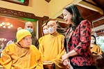 Phó Chủ tịch nước Võ Thị Ánh Xuân vấn an sức khỏe Trưởng lão Hòa thượng Thích Thanh Từ
