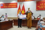 Thượng tọa Thích Quảng Lộc trao số tiền 216 triệu đồng ủng hộ quỹ phòng chống dịch Covid-19 