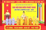 Thượng tọa Thích Thanh Vân tặng hoa chúc mừng tân Ban Trị sự GHPGVN huyện Tứ Kỳ nhiệm kỳ 2021-2026