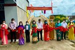 Cắt băng khánh thành cầu ở xã Phú Tân, huyện Phú Tân, tỉnh Cà Mau