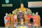 Thượng tọa Thích Tâm Đức trao quyết định bổ nhiệm trụ trì tại các chùa cho chư Tăng Ni