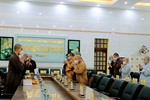 Chư tôn đức niệm Phật cầu gia hộ trước khi tiến hành phiên họp