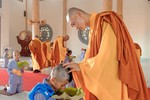 Chư Tăng chùa Cổ Am cử hành nghi thức thế phát xuất gia gieo duyên cho các bạn trẻ