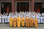 Đoàn cúng dường chụp ảnh lưu niệm tại Luật viện Huệ Nghiêm (TP.HCM)