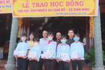 Chùa Phước Nghiêm trao học bổng đến học sinh nghèo vượt khó