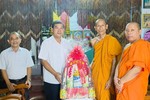 Trà Vinh: Lãnh đạo Tỉnh ủy thăm, chúc mừng lễ Sêne Đôlta tại chùa Âng và chùa Kompong