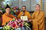 Hòa thượng Thích Thanh Quyết trao bằng tốt nghiệp cho Tăng sinh khóa VIII (2018-2022)