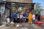 Cà Mau: Niệm Phật đường Phước Điền hỗ trợ các gia đình bị hỏa hoạn