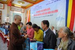 Chùa Diệu Pháp tặng quà bà con bị nhiễm chất độc da cam tại tỉnh Vĩnh Long