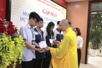 Nghệ An: Chùa Cổ Am trao quà cho học sinh dự thi Olympic quốc tế