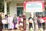 Chùa Vạn Liên (Q.8, TP.HCM) trao quà đến đồng bào dân tộc có hoàn cảnh khó khăn