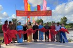 Cắt băng khánh thành cầu Phước Thiện tại ấp Đất Mới, X.Phong Điền, H.Trần Văn Thời, Cà Mau
