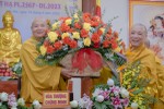 Hòa thượng Thích Bảo Nghiêm dâng hoa mừng khánh tuế Hòa thượng Chủ tịch Hội đồng Trị sự
